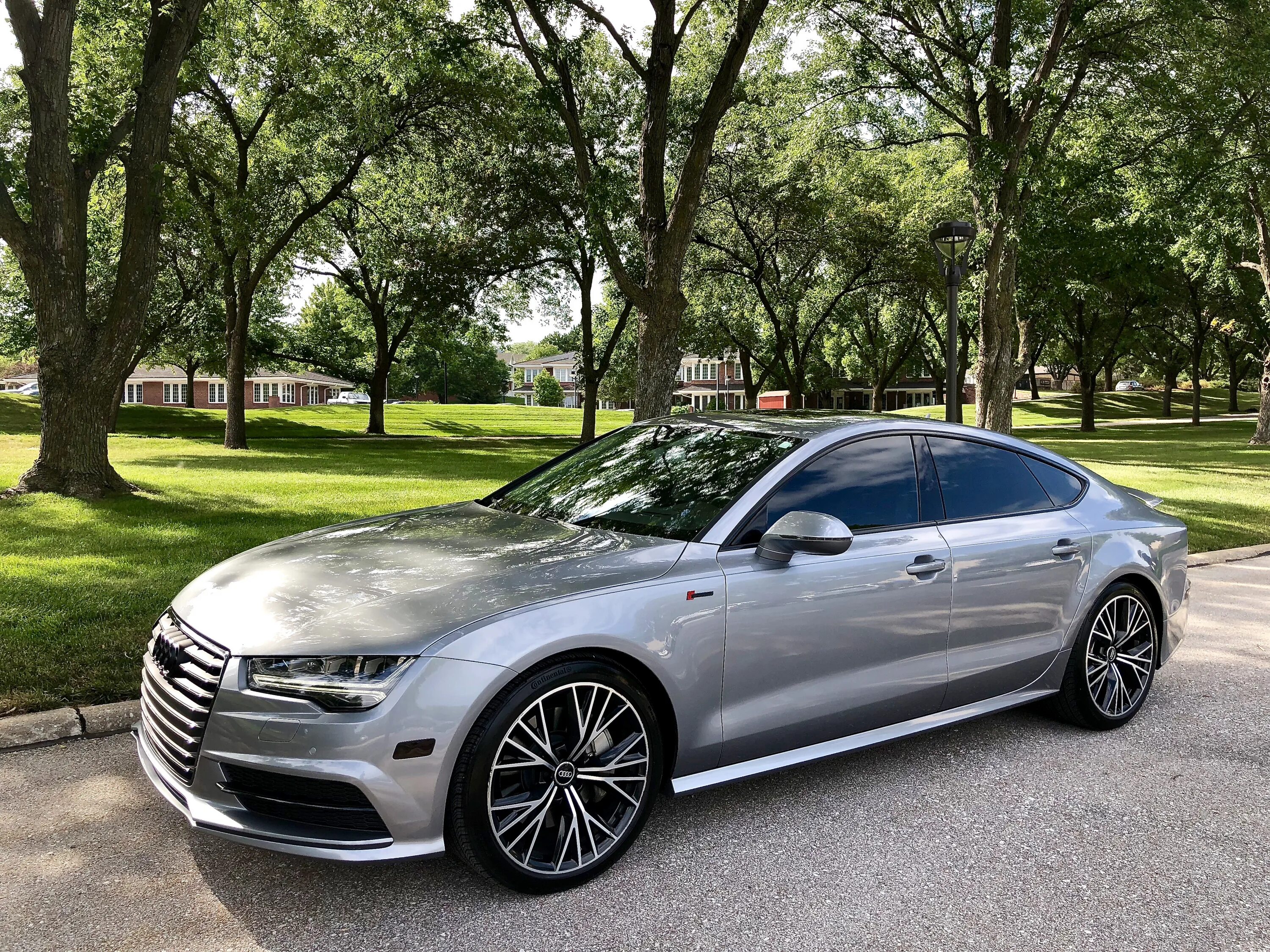 Ауди а7 серебристая. Audi a7 2014. Audi a7 carwow. Владелец ауди. Audi a7 2013.