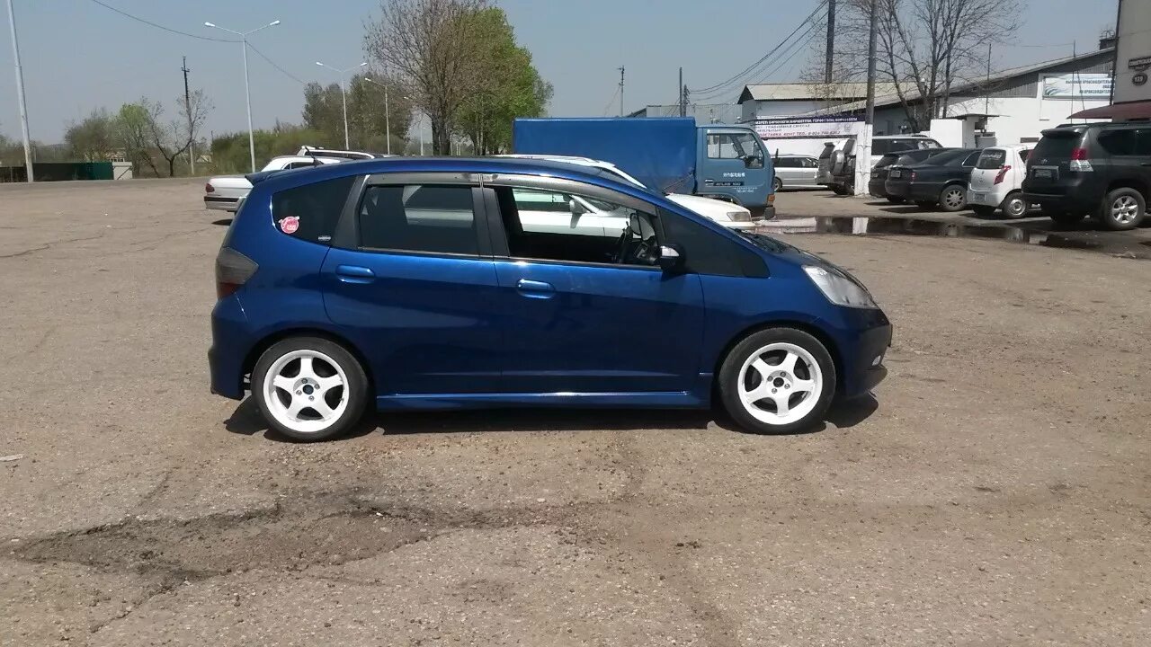 Так сказать на фит. Honda Fit 2 r16. Honda Fit 2 r15. Хонда фит 15 колеса. Хонда фит 2009 колеса r16.