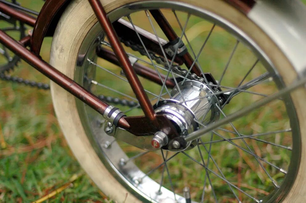Какие колеса стоят на велосипеде. Барабанные велотормоза. Барабанные роллерные тормоза велосипеда. Coaster Brake тормоза. Задний ножной тормоз велосипеда.