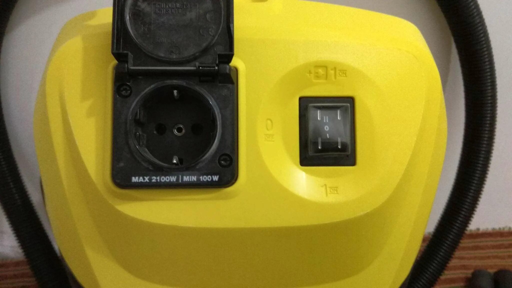 Karcher wd3p 17. Пылесос кёрхер wd 3 premium. Karcher wd 3 p premium 1. Строительный пылесос керхер wd 3 premium. Пылесос керхер wd3 premium.