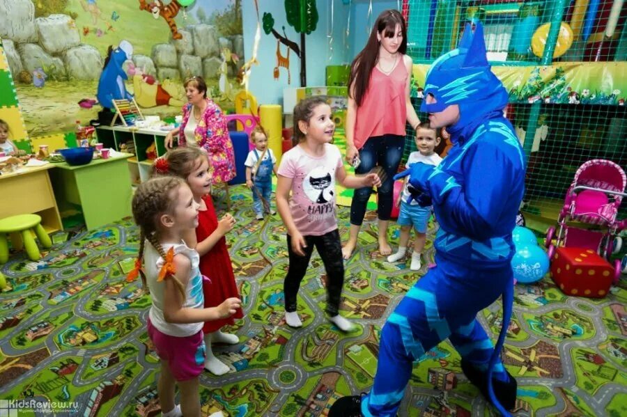 Апельсин орехово-зуево игровая комната. Детская комната с аниматором. Комната аниматоров. Детская компана для дня рождения. Зал для проведения детских праздников.