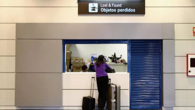 Lost baggage in airport. Lost and found шереметьево. Бюро находок аэропорт шереметьево. Бюро находок шереметьево терминал в. Бюро находок в аэропорту.