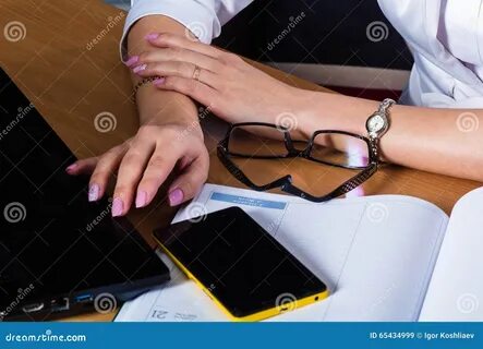 Песни руки на стол телефоны на парту