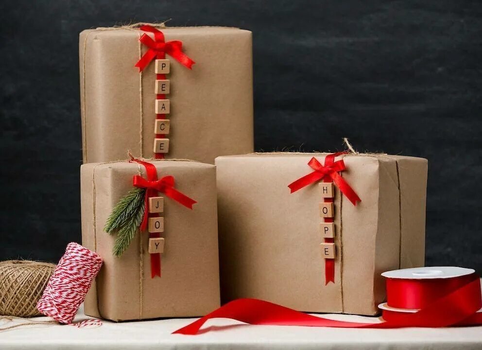 Holiday gifts. Подарки и упаковка. Красивая упаковка подарков. Упаковка новогодних подарков. Упаковка подарков на новый год.