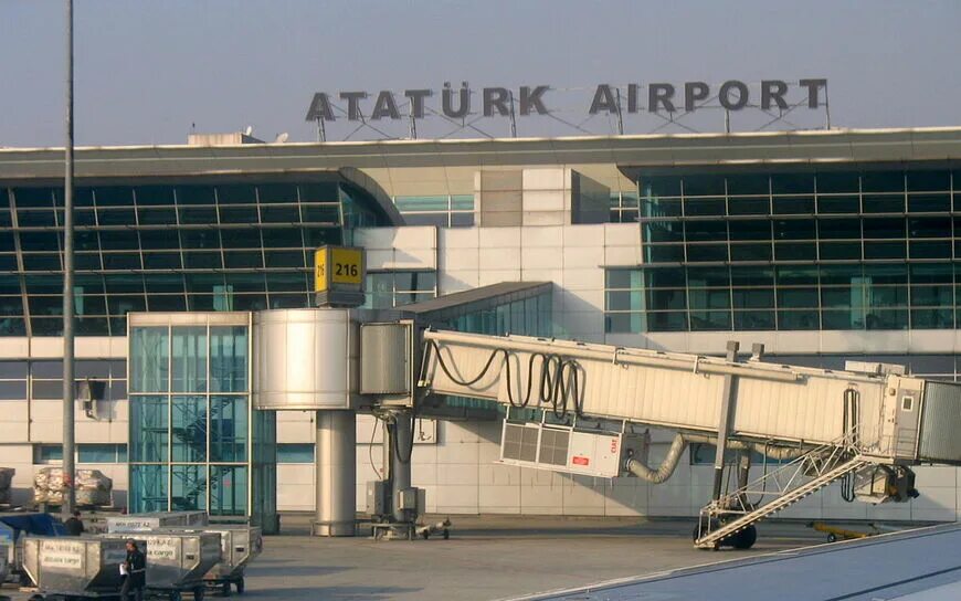 Аэропорт имени ататюрка в стамбуле. Istanbul ataturk. Аэропорт стамбула ist. Аэропорты турции международные. Atatürk airport лого.