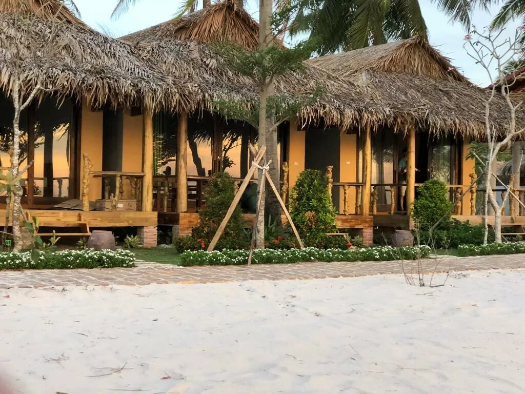 Фукуок жилье. Фукуок вьетнам. Фукуок l'azure resort and spa. Остров фукуок. Бунгало на фукуоке вьетнам.