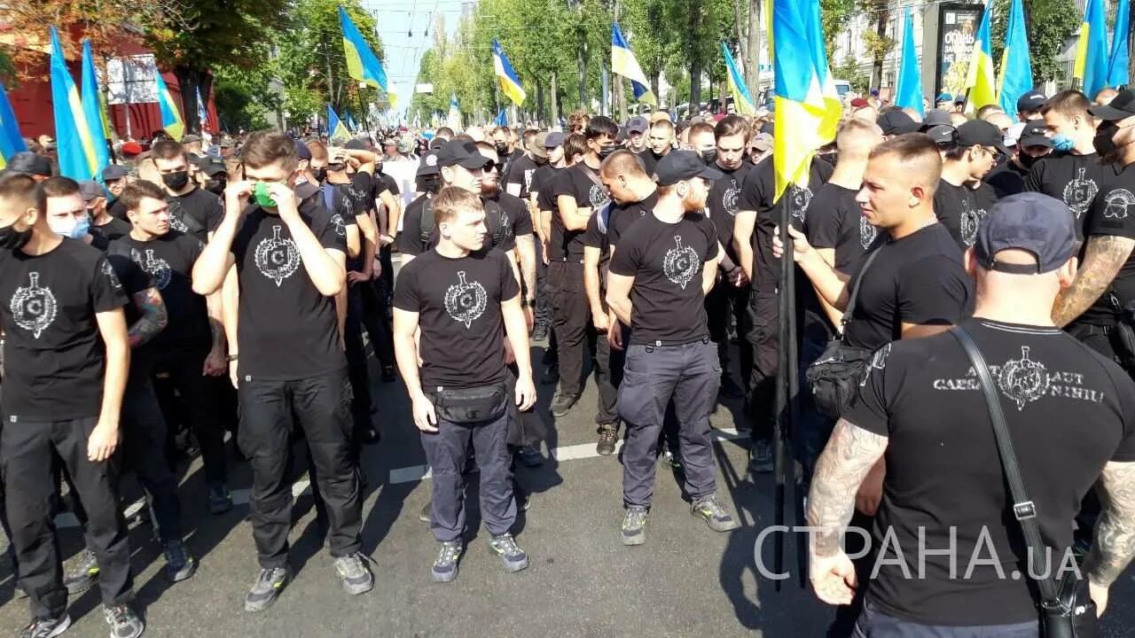 Группа 24 августа. Украинские неонацисты с14.. Марш националистов в Украине. С 14 националисты Украина.