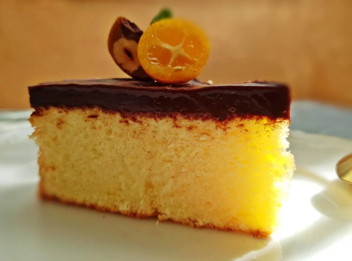 Апельсиновый брауни. Апельсиновый ганаш для торта. Шоколадный торт с апельсиновым конфи. Шифоновый бисквит с апельсином. Торт апельсиновая бомба.
