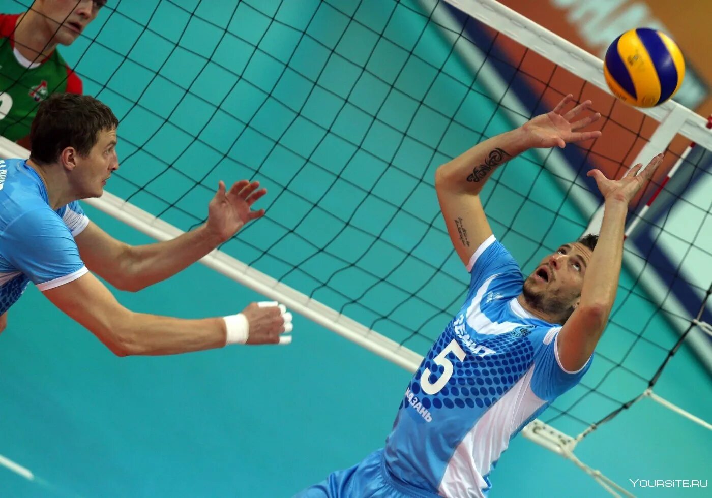 Волейбол верхняя. Связующий в волейболе. Верхняя передача в волейболе. Верхний прием в волейболе. Волейбол верхняя.