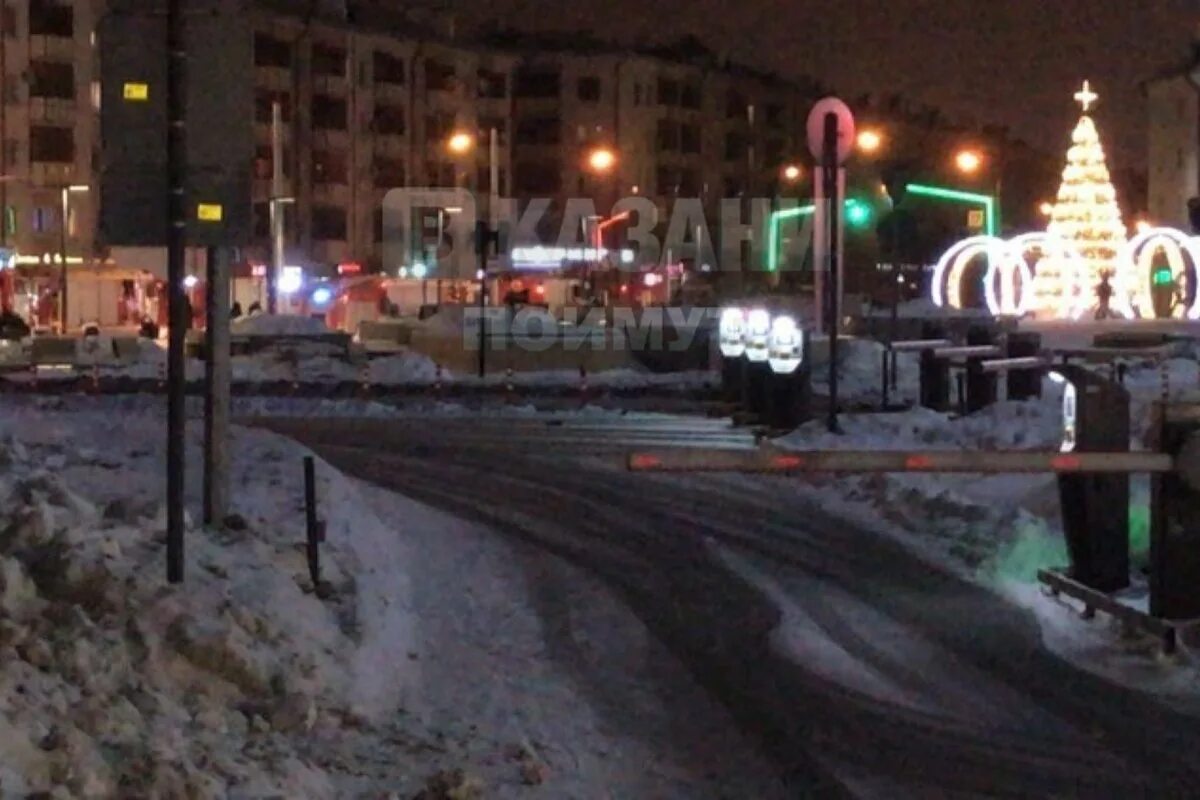 Ночью 11 утром 11. Парковка Казань kazanmall. Парковка Казань Молл Казань. ТЦ Казань Молл парковка. Казань Молл ночью.