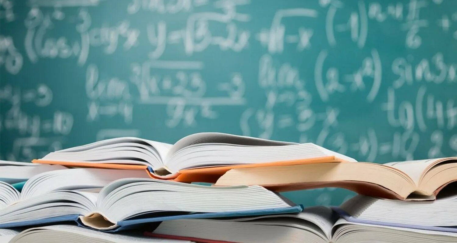 Сложная учеба. Что такое курсовая работа студента. Подросток на экзамене. Буквы студент. Математические вычисления на доске.