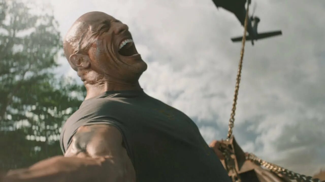 Камень кьераг. Крыма. Держится за скалу. Скалолазание. Стертые пальцы скалолазание.