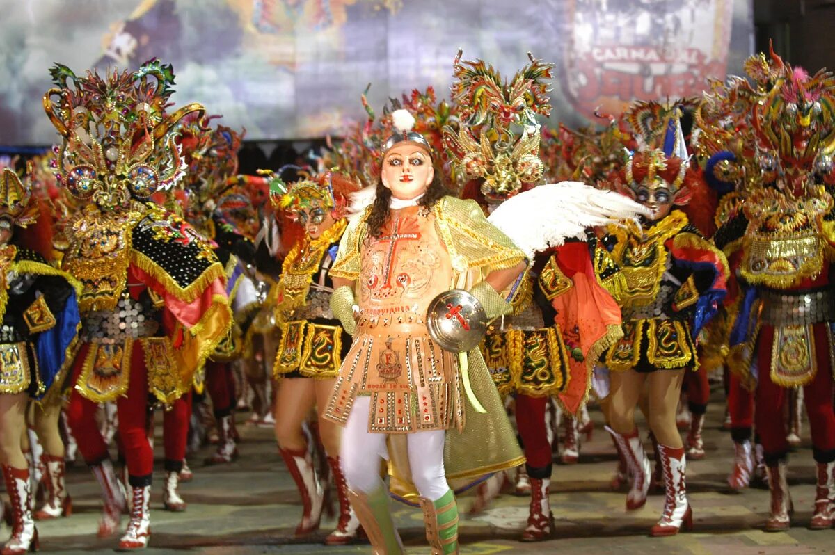 La carnaval. Карнавал де Оруро. Карнавал в Аргентине в Гуалегуайчу. Оруро Боливия. Фестиваль Луис-Палау в Аргентине.