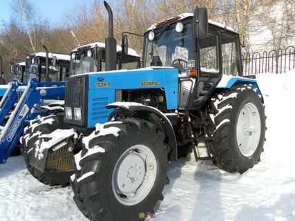 Трактор 1221