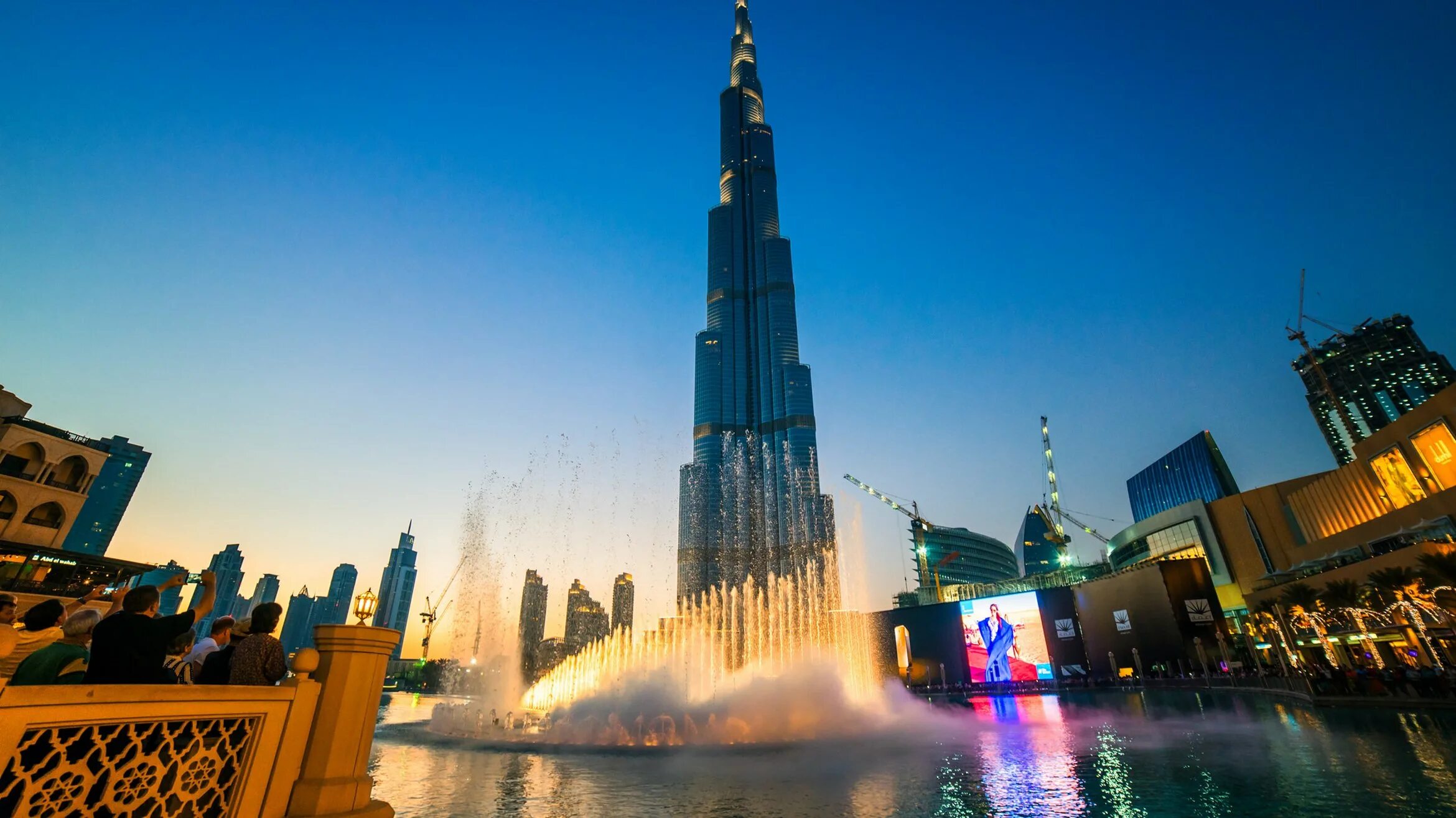 Бурдж-Халифа Дубай. Башня Бурдж Халифа в Дубае. Достопримечательности Дубай башня Бурдж Халифа. Бурдж Халифа фонтаны.