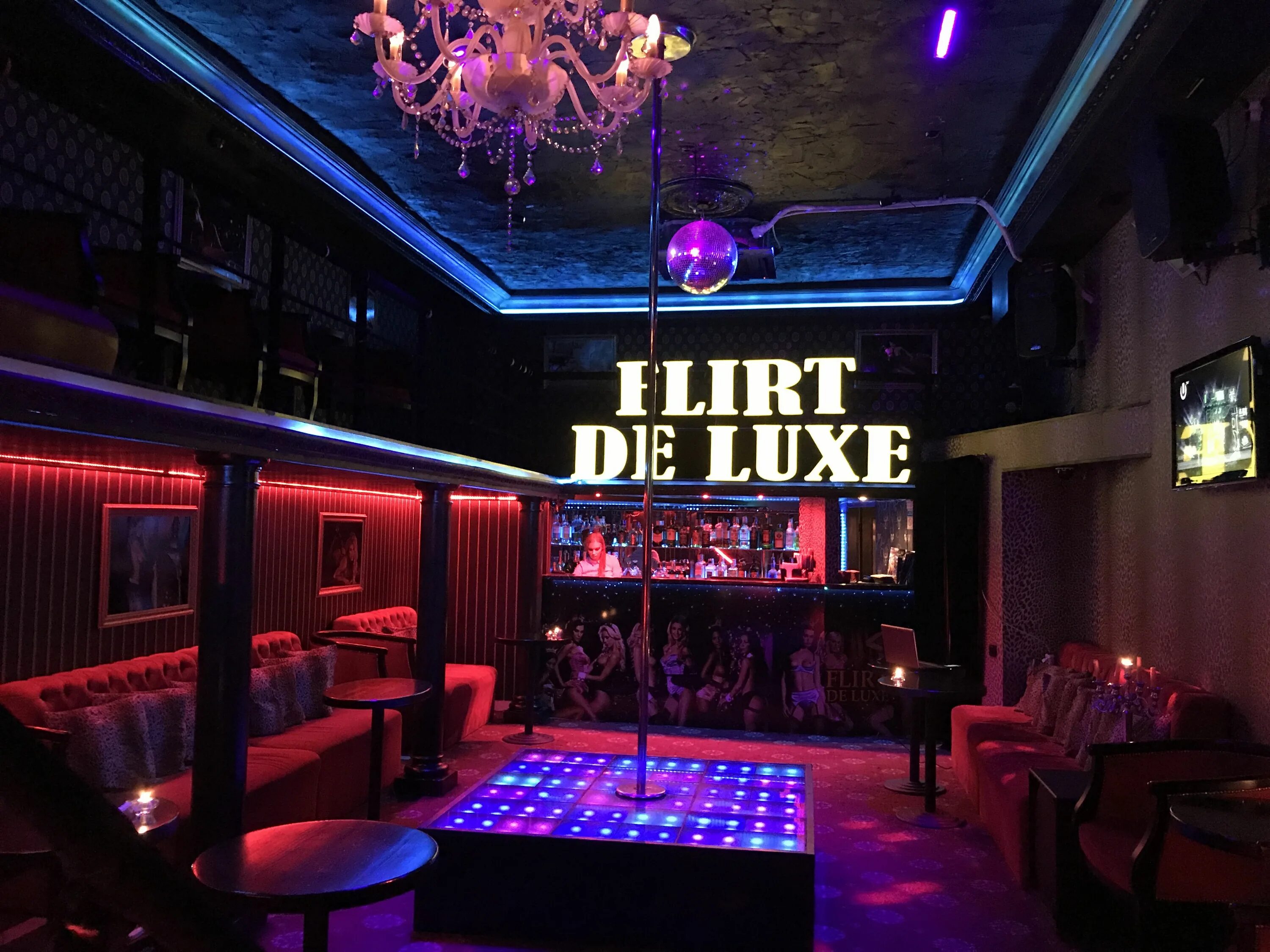 флирт в клубе. флирт клубы. Miami strip club. ночной клуб flirt. встреча в баре.