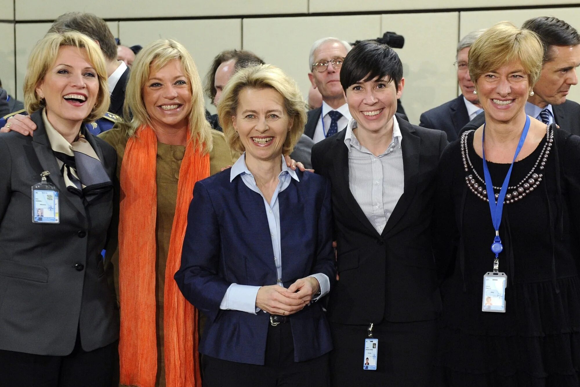 Женщина нато. Министр обороны Норвегии женщина. Министры обороны Норвегии Швеции. Министр обороны Швеции Карин Энстрем. Министр обороны Нидерландов женщина.