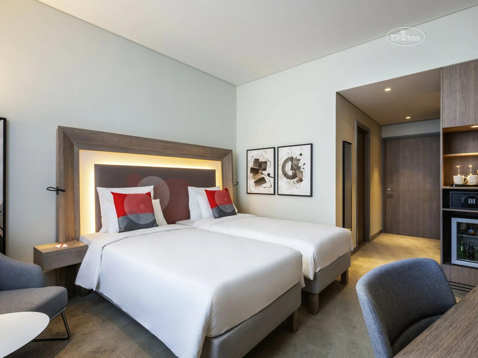 Novotel dubai al barsha 4 оаэ дубай. Novotel bur. Novotel дубай 4. Novotel bur dubai hotel healthcare city 4*. Novotel bur dubai hotel healthcare city 4*.