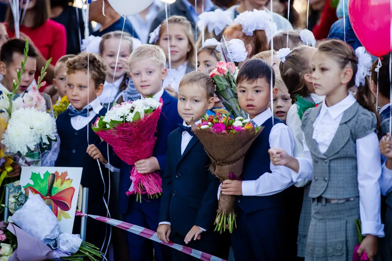 3 Гимназия Южно-Сахалинск форма. Школа 1 Южно-Сахалинск. Первый класс. Гимназия 1 Южно-Сахалинск.