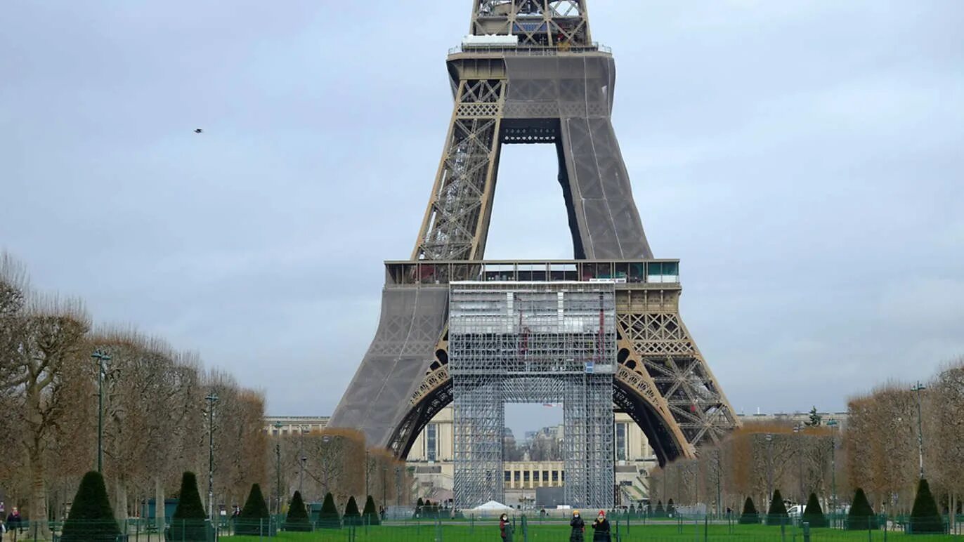 Сколько метров эйфелева. Эйфель башня 2025. эйфель / eiffel (2025). железная башня в париже. архитектор эйфель.. эйфелева башня 1989.