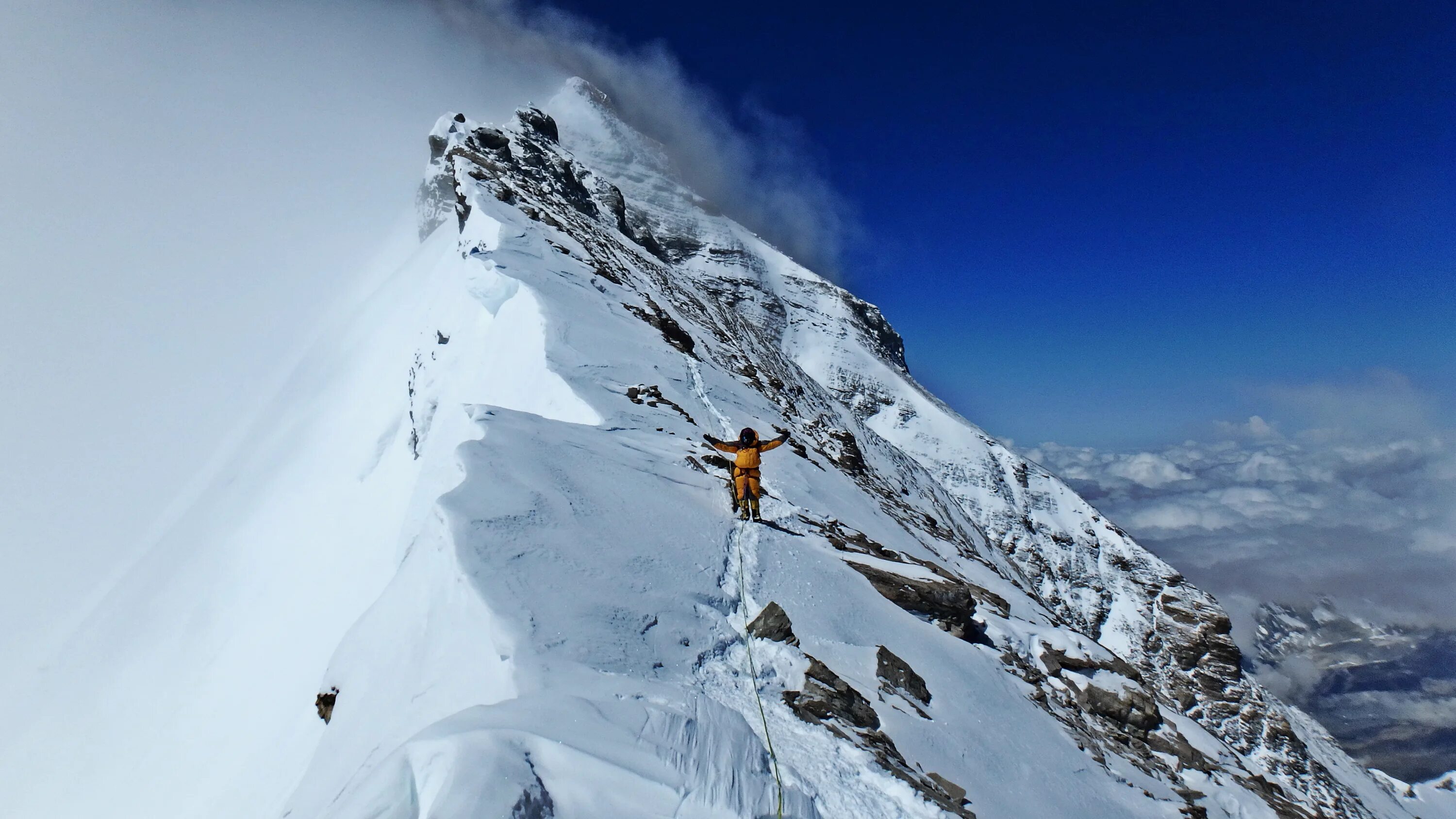 Вулкан джомолунгма. Пик джомолунгма. Эверест пик страсти. Гималаи эверест восхождение. Эверест пик страсти.