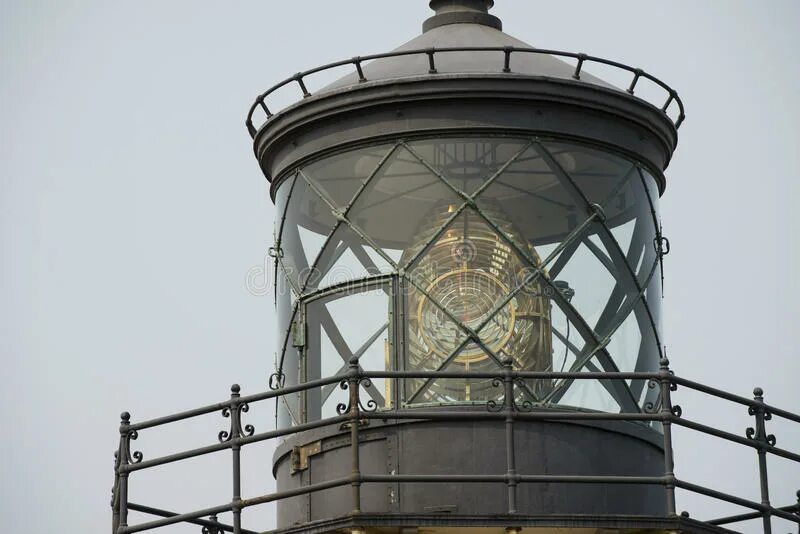 Математика 5 класс на маяке установлены три лампы. На маяке три лампы. На маяке установлены 3 лампы. Маяк вблизи. Маяк на мысе канчжольгот.