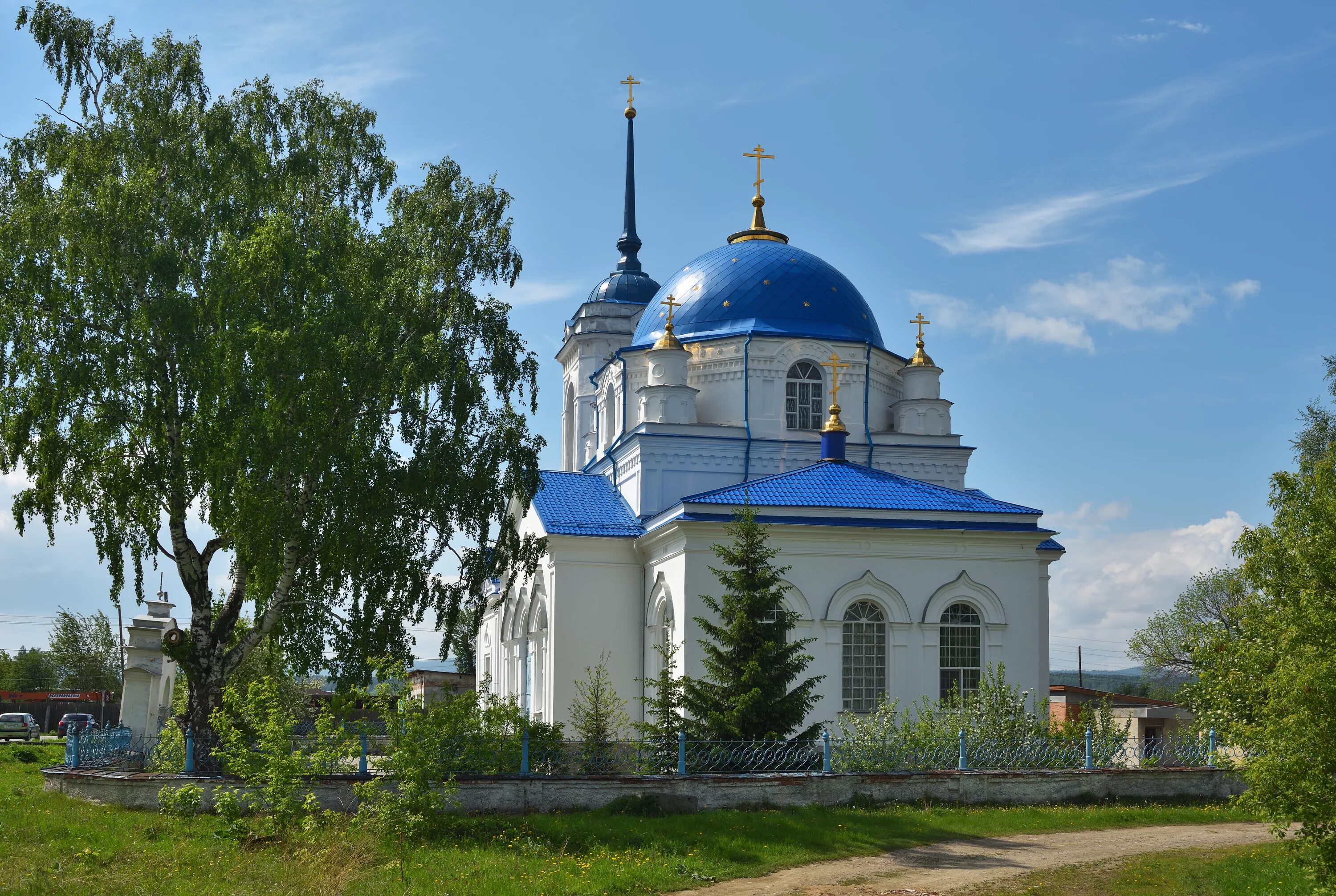 Сколько до верхнего тагила. Церковь верхний Тагил. Знаменская Церковь верхний Тагил. Храм в Верхнем Тагиле Свердловской области. Храм Знамение верхний Тагил.