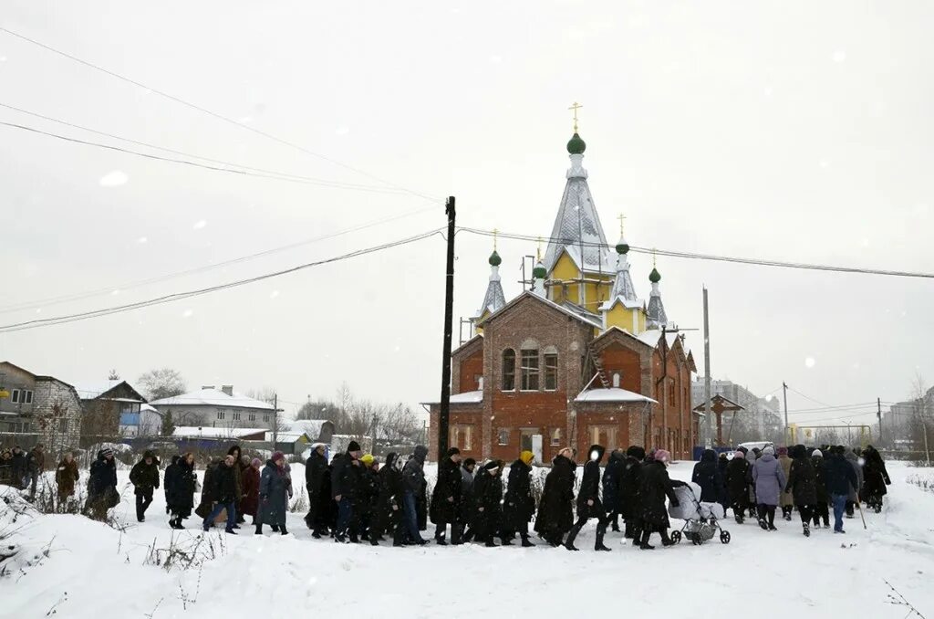 Храм спиридона тримифунтского в нижнем новгороде. Храм спиридона тримифунтского. Храм святителя спиридона в москве. Освящение храма. Храм спиридона тримифунтского в самаре.
