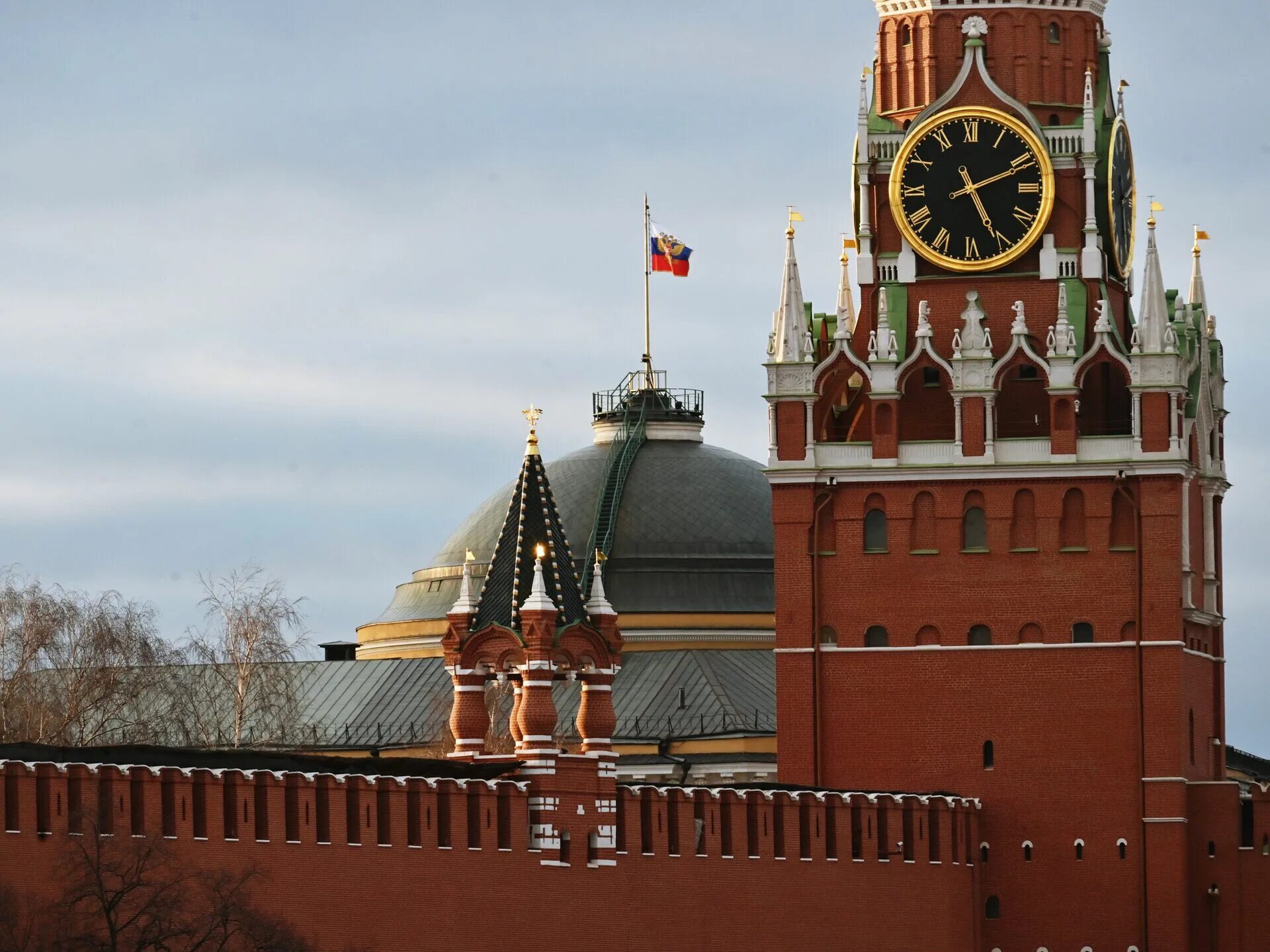 Почему кремль. Кремль слов. Кремль krssniy plodhat москва. Московский кремль архитектор ансамбль кремля. Впечатление о кремле.