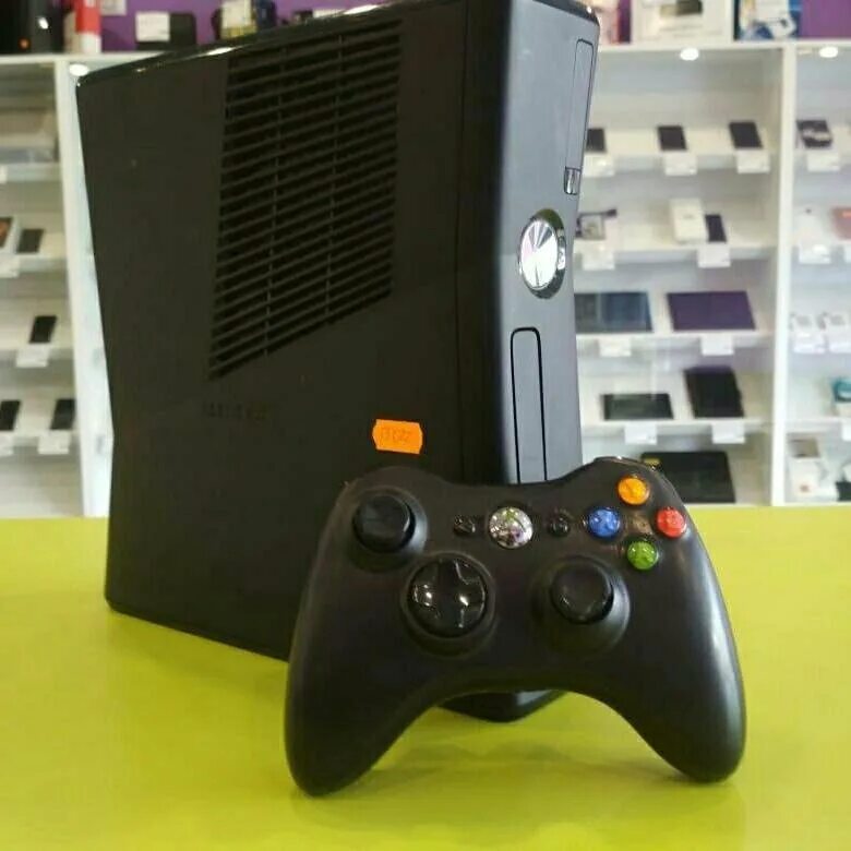 Х бокс сириус х игры. Приставка Xbox 360. Игровая приставка Икс бокс 360. Игровая приставка инбокс 360. Белая приставка комплекс Икс бокс 360.