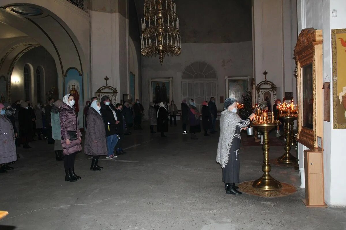 График проведения рождественских богослужений. Патриарх в ххс в алтаре. Когда начинается служба 6 января в церкви. Сормовский храм нижний новгород расписание богослужений. Рождественская служба в храме христа спасителя 2022.