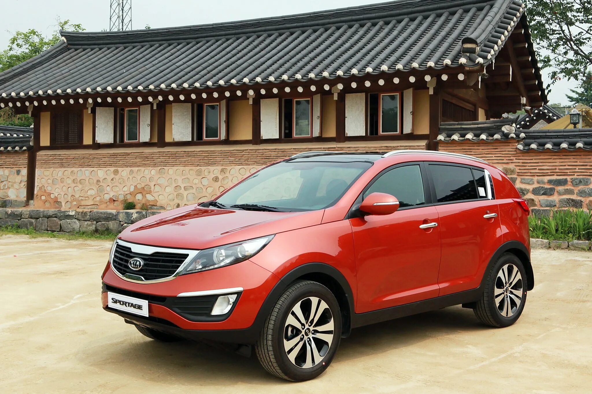 Киа кроссовер модельный. Kia Sportage 5. Kia Sportage, 2010 г.. Кроссовер Kia Sportage. Kia Sportage 2010 красный.