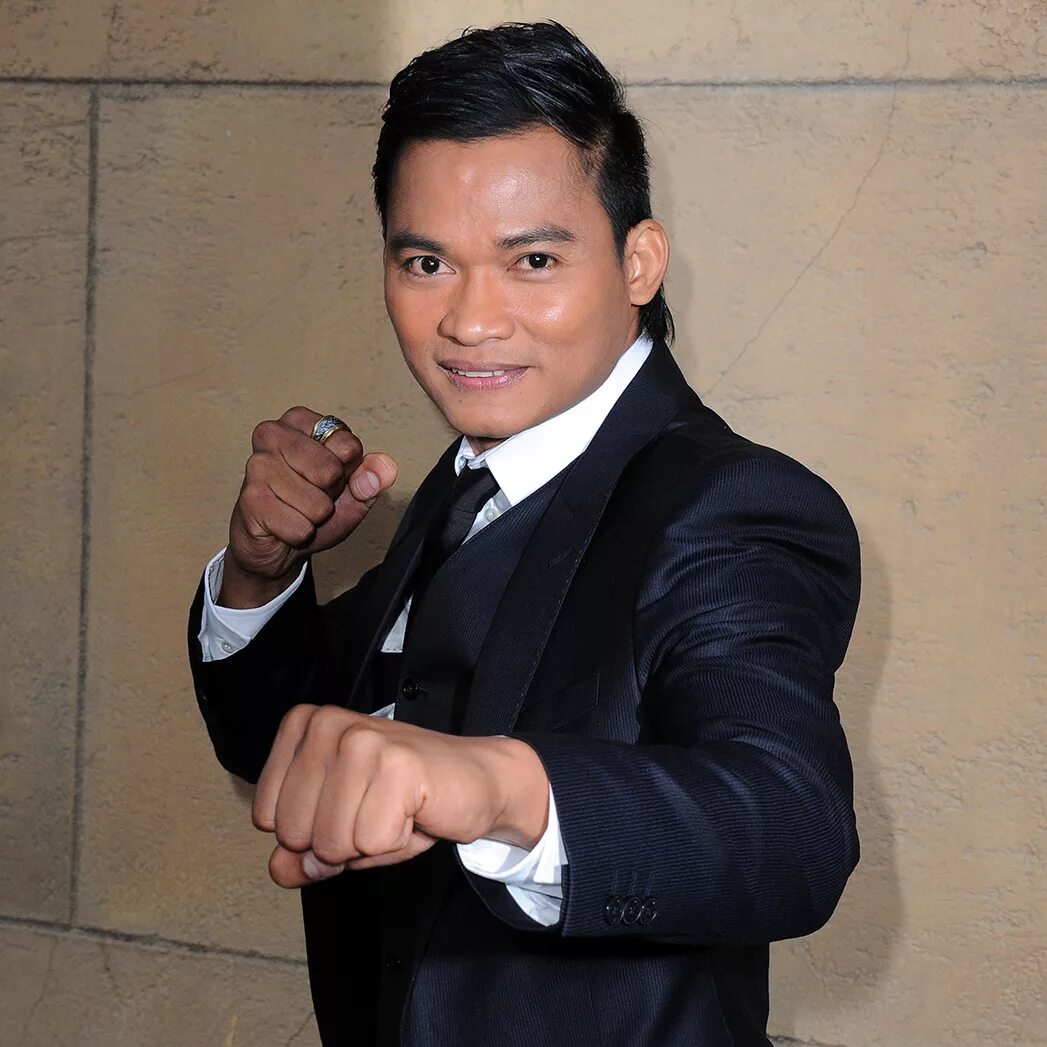 Тони джа 2021. Тони джа. Тони джа онг бак 2003. Тайский актер тони джа. Tony jaa.