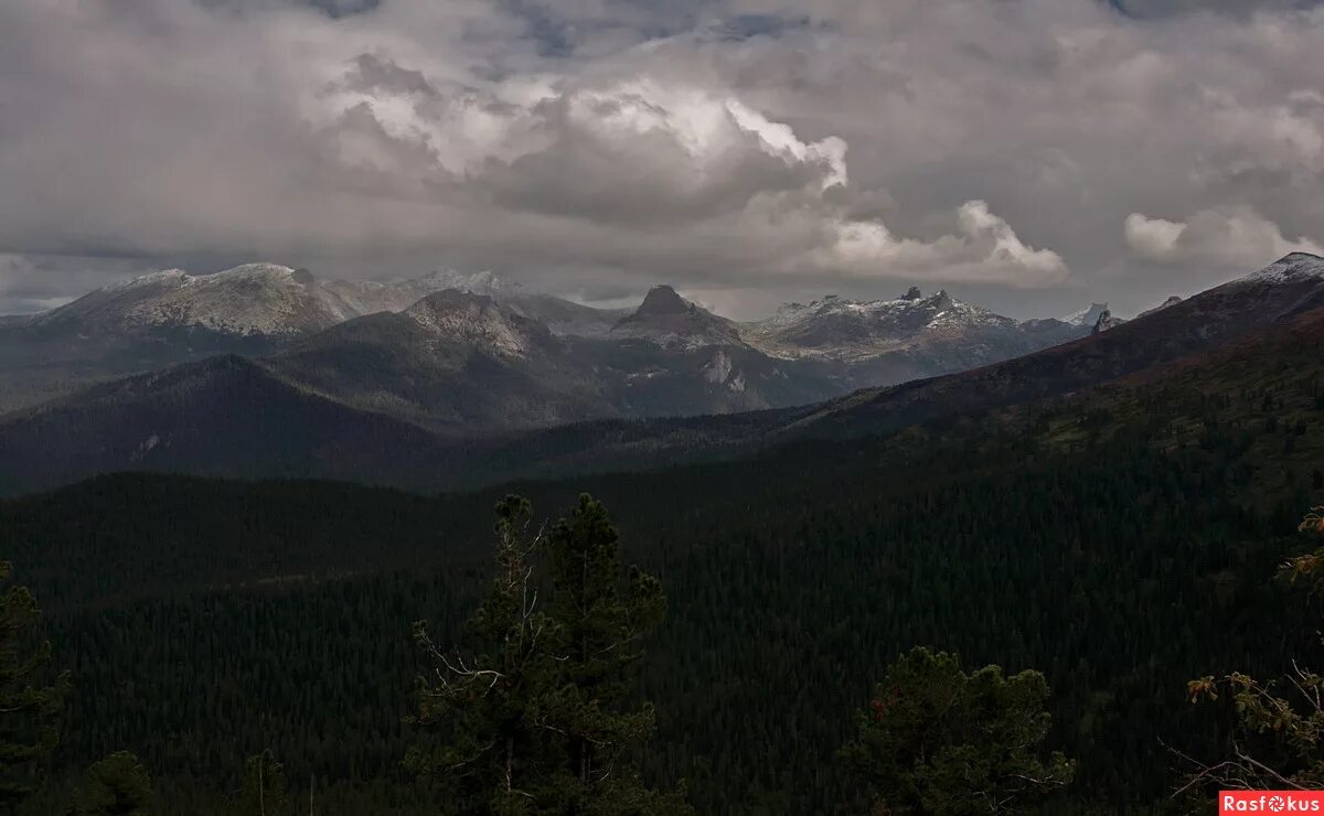 Центральный саян. Алтай и саяны. Горы хакасии саяны. Гелиос саяны. Горный массив западный саян.