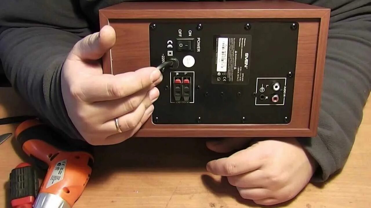 Фонят колонки как исправить. Колонки 2.1 sven sps-820. sven 2.1 sps 820 трансформатор. sven 820. акустическая система sven 2.1.