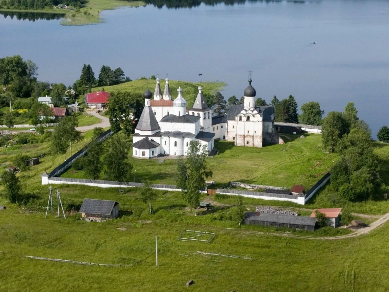 Ансамблей монастыри