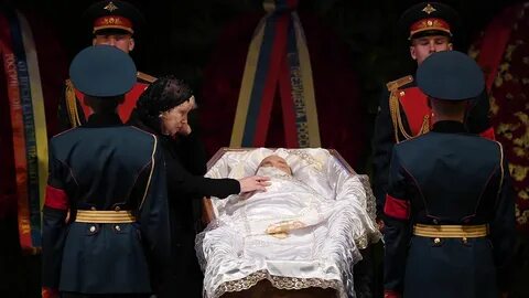 Сцена похорон