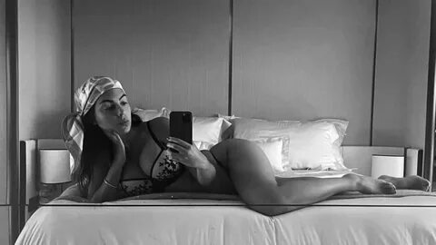 Nova foto de Georgina Rodríguez em biquíni tira fôlego ao Instagram.
