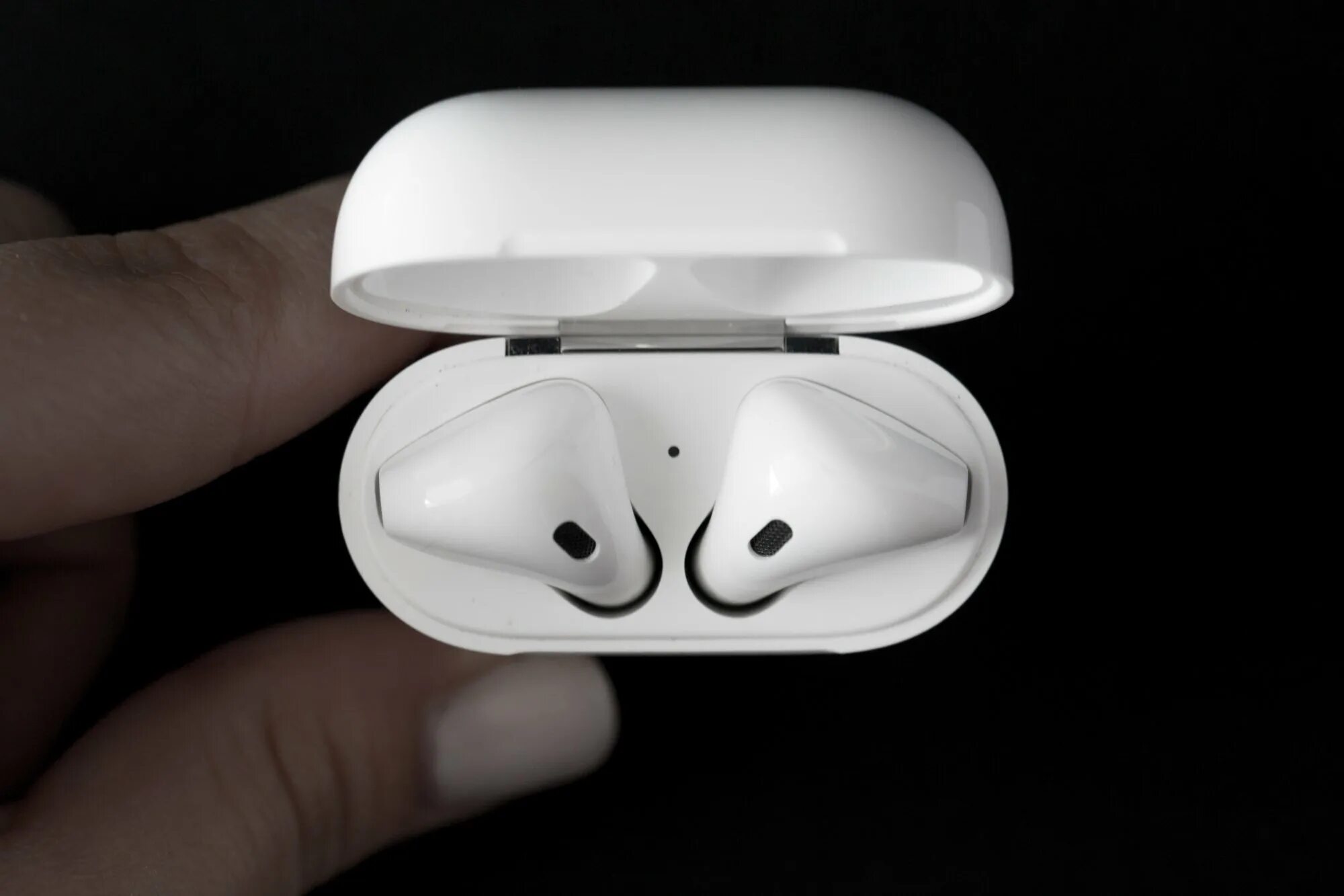 Наушники эпл аирподс. Наушники беспроводные Apple AIRPODS. Наушники беспроводные АПЛ аирподс про. Наушники Apple Earpods беспроводные оригинал. Сколько стоят наушники беспроводные оригиналы