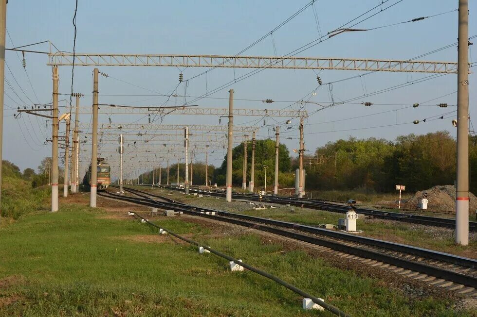 Жд переезд обухово. Шарья костромская область вокзал. Станция железнодорожная реконструкция. Воздушные дороги. Рельсы станция.