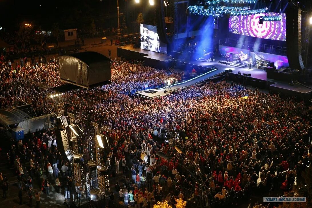Где есть концерт. Концерт Квин в Харькове. Queen в Харькове 2008. Концерт Квин в Харькове в 2008 году. Концерт группы Queen в Харькове.