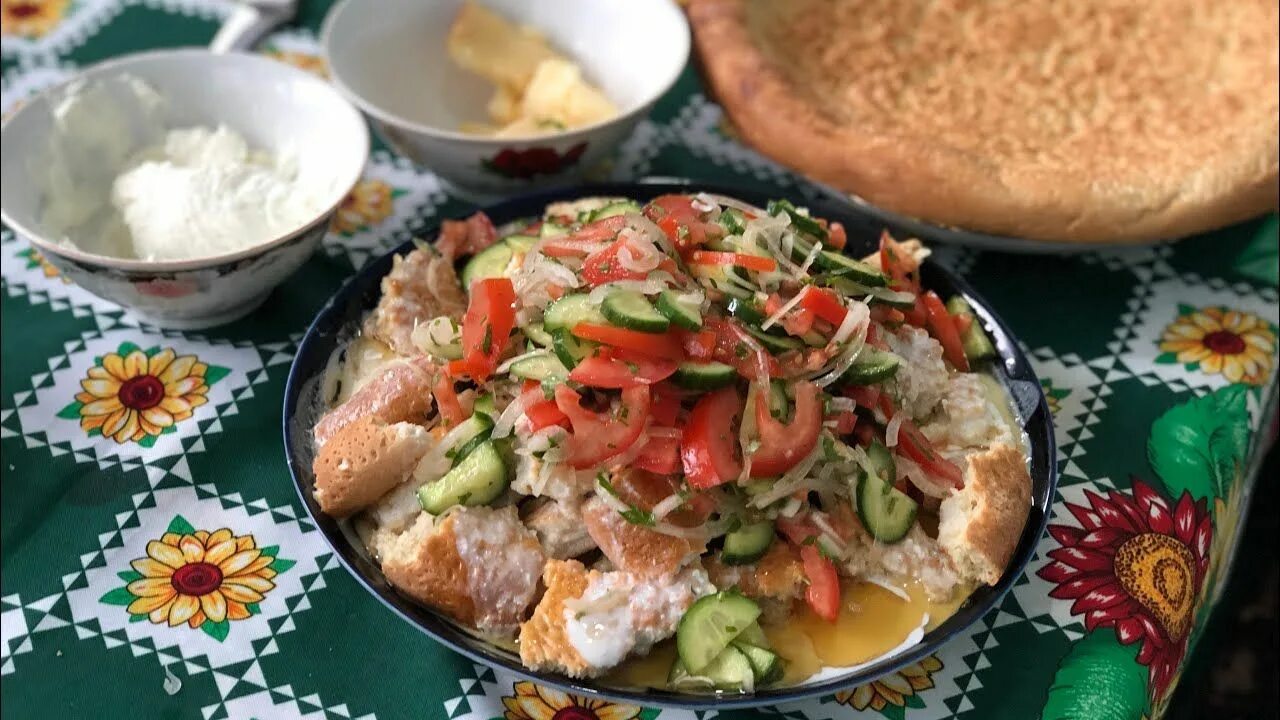 Курутоб 1. Таджикское блюдо курутоб. национальное блюдо таджикистана курутоб. куртоб таджикская кухня. таджикское блюдо шакароб.