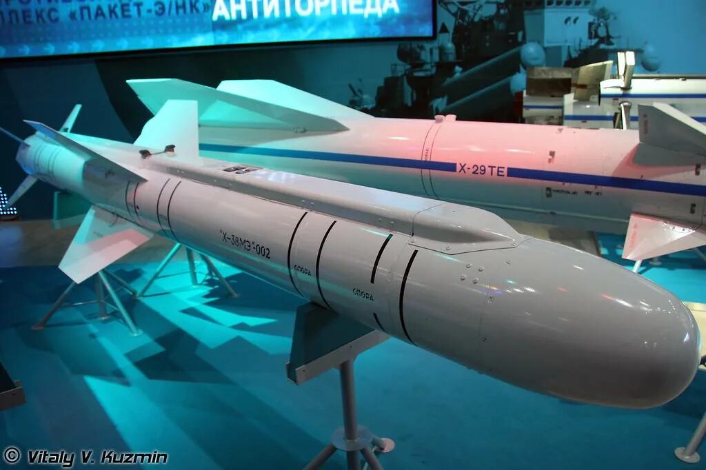Управляемые ракеты воздух земля. Ракета х-38м. Р-27 авиационная ракета. Авиационная модульная управляемая ракета х-38мэ малой дальности. Управляемые ракеты воздух земля.