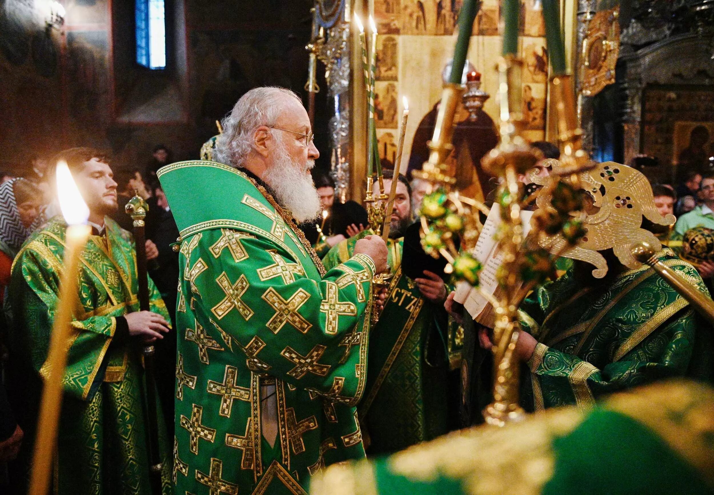 Всенощное бдение святому. Всенощное бдение Свято Троицкой Сергиевой Лавры. Литургия Свято Троицкой Сергиевой Лавры 04 06 2017. Лавра Сергиев Посад приезд Патриарха.