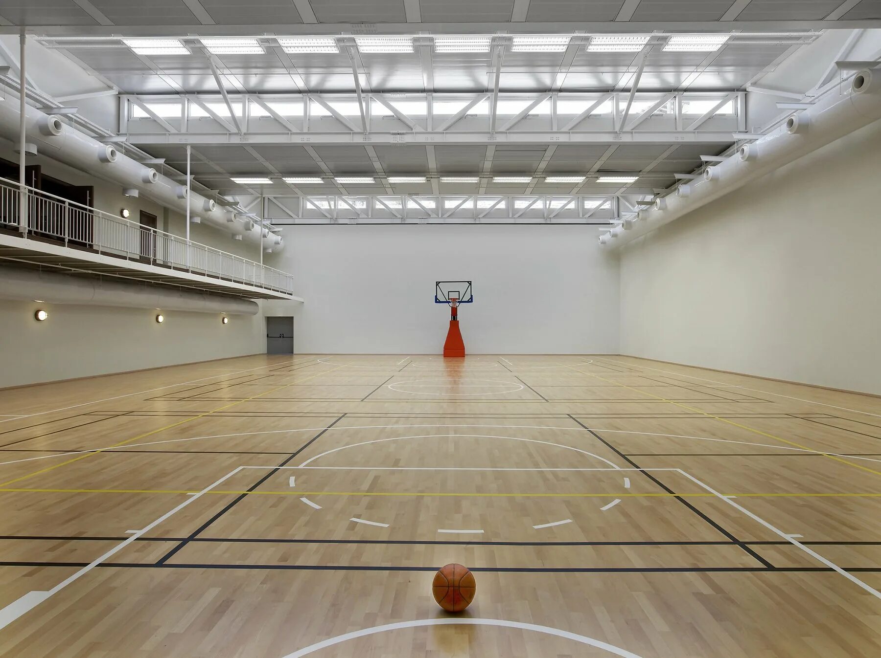 Спорт в большой зал. Первомайская 77 баскетбольный зал. СГУ баскетбольный зал. Спортивный зал. Спортивный зал баскетбол.