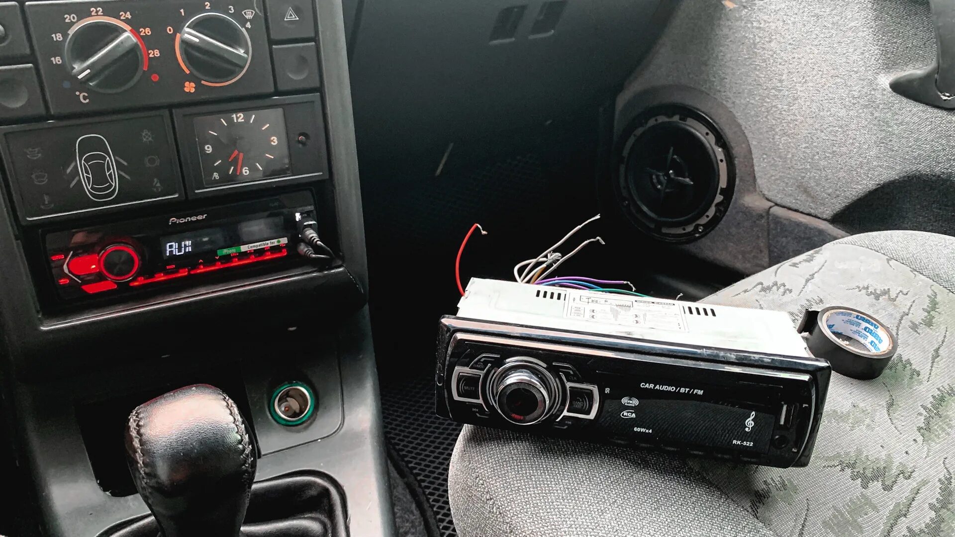 Магнитола работает музыка не играет. Pioneer mvh-s120ui. pioneer mvh 120ui. ваз 2110 магнитола пионер.