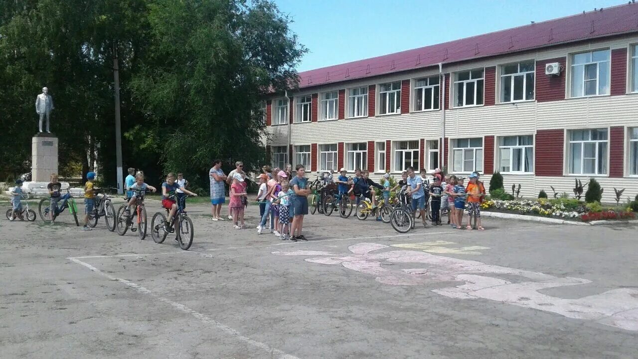 Полудни черкасский район. Село Кинель-Черкассы Самарская область. Санаторий Колос Кинель-Черкассы. Кинель-Черкасская школа 3. Лагерь Кинель Черкасс.