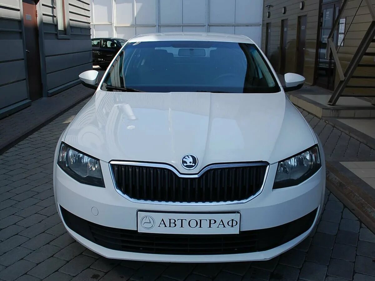 Как выглядит белая шкода Купить б/у Skoda Octavia III (A7) 1.4 MT (140 л.с.) бензин механика в Санкт-Пете