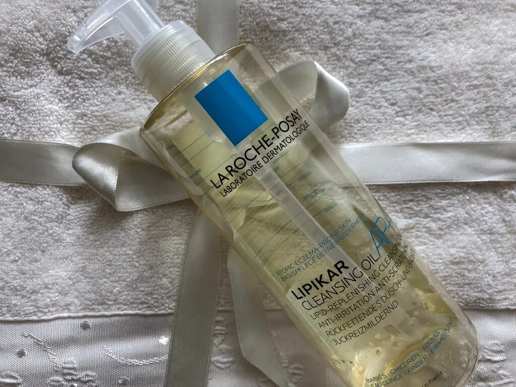 Липидовосполняющее масло для ванны и душа. Ля рош липикар ап масло смягчающий. Липикар оил ап. Липидовосполняющее масло для ванны и душа. Lipikar huile lavante ap.