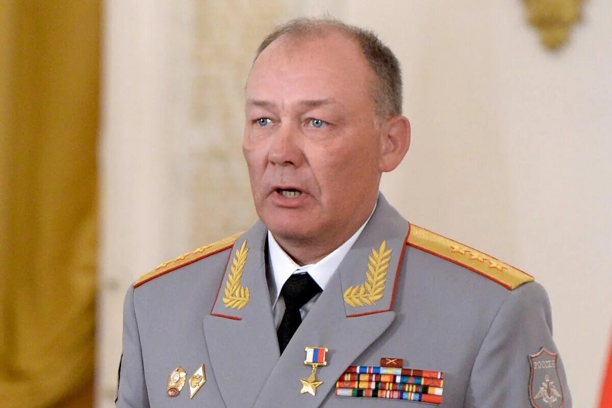 Командующий и принимающий парад